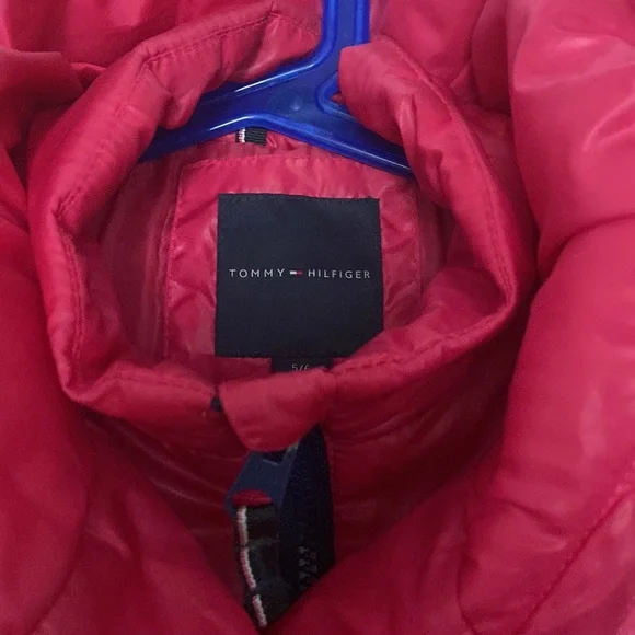 Perfect Tommy Hilfiger pink puffer for your toddler - Picture 2 of 3